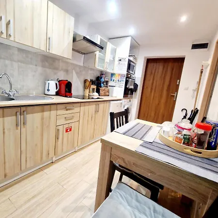 Δωμάτια σε οικογενειακή κατοικία Room4u Mieszkania W Centrum